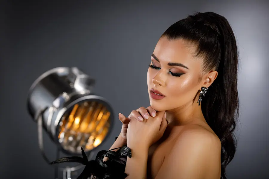 Beauty абитуриентски портрет със студийна лампа